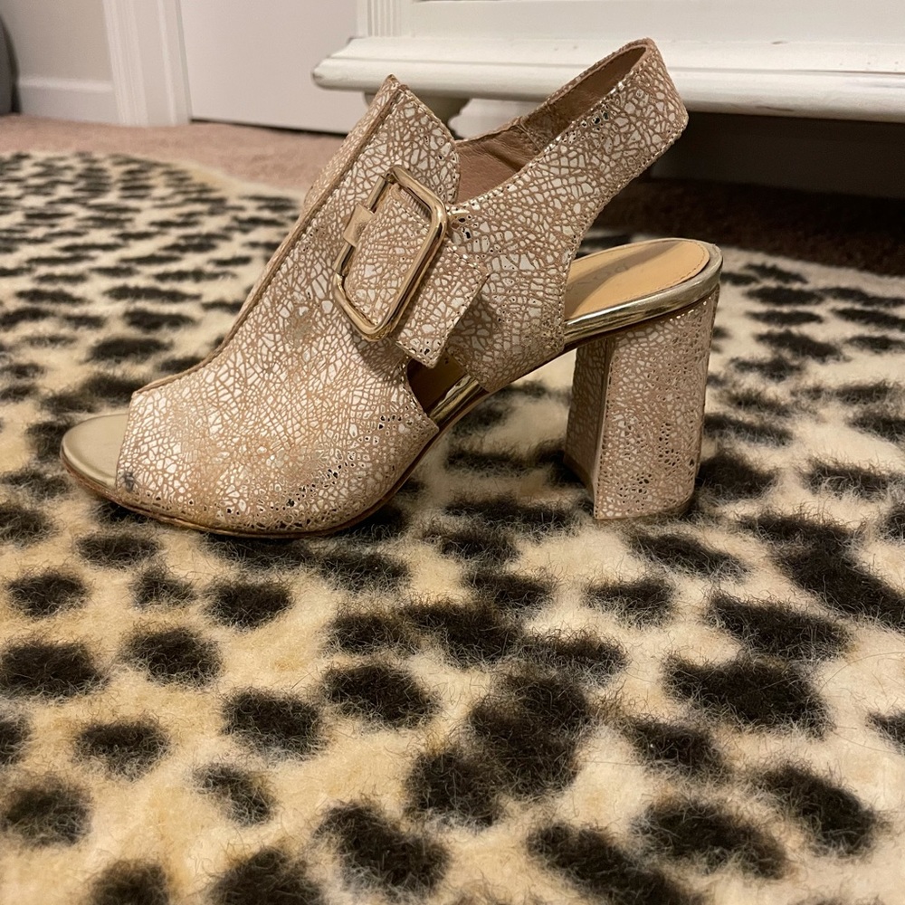 Donald Pliner Anette Metallic Slingback Block Heel - Picture 3 of 5